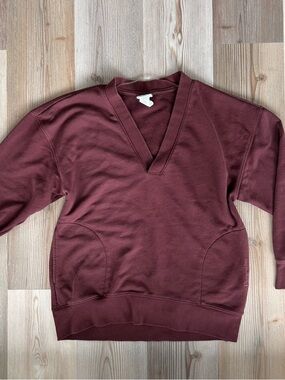 Champion V-Neck Pullover Oversized Sweatshirt in Maroon